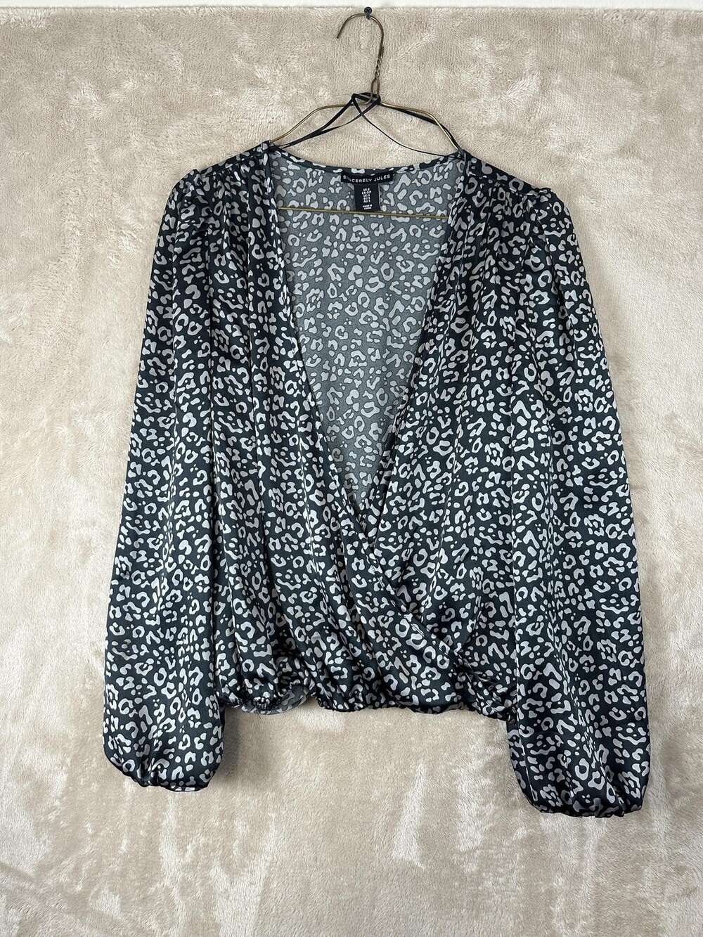 Sincerely Jules Shirt Womens Small Black Gray Leopard Wrap V Neck Long Sleeve
